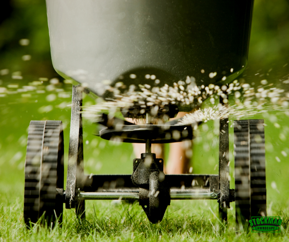 Outdoor Landscaping Projects: fertilizing 
