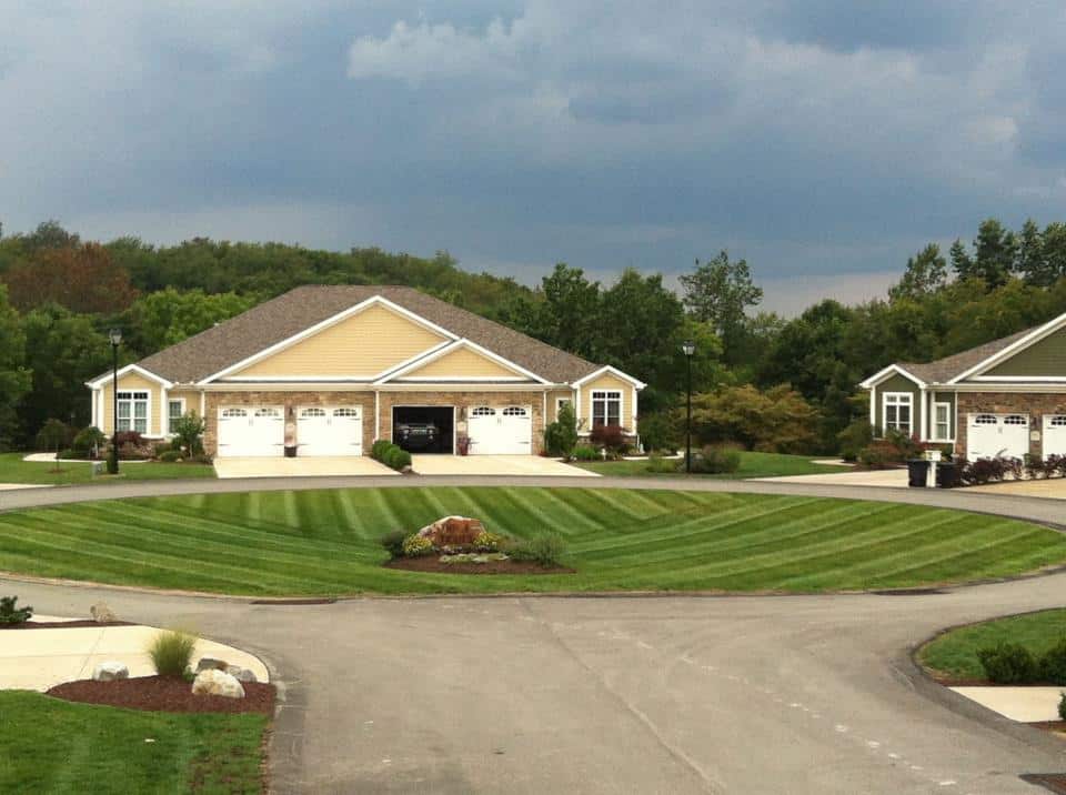 weekly lawn mowing in Pittsburgh