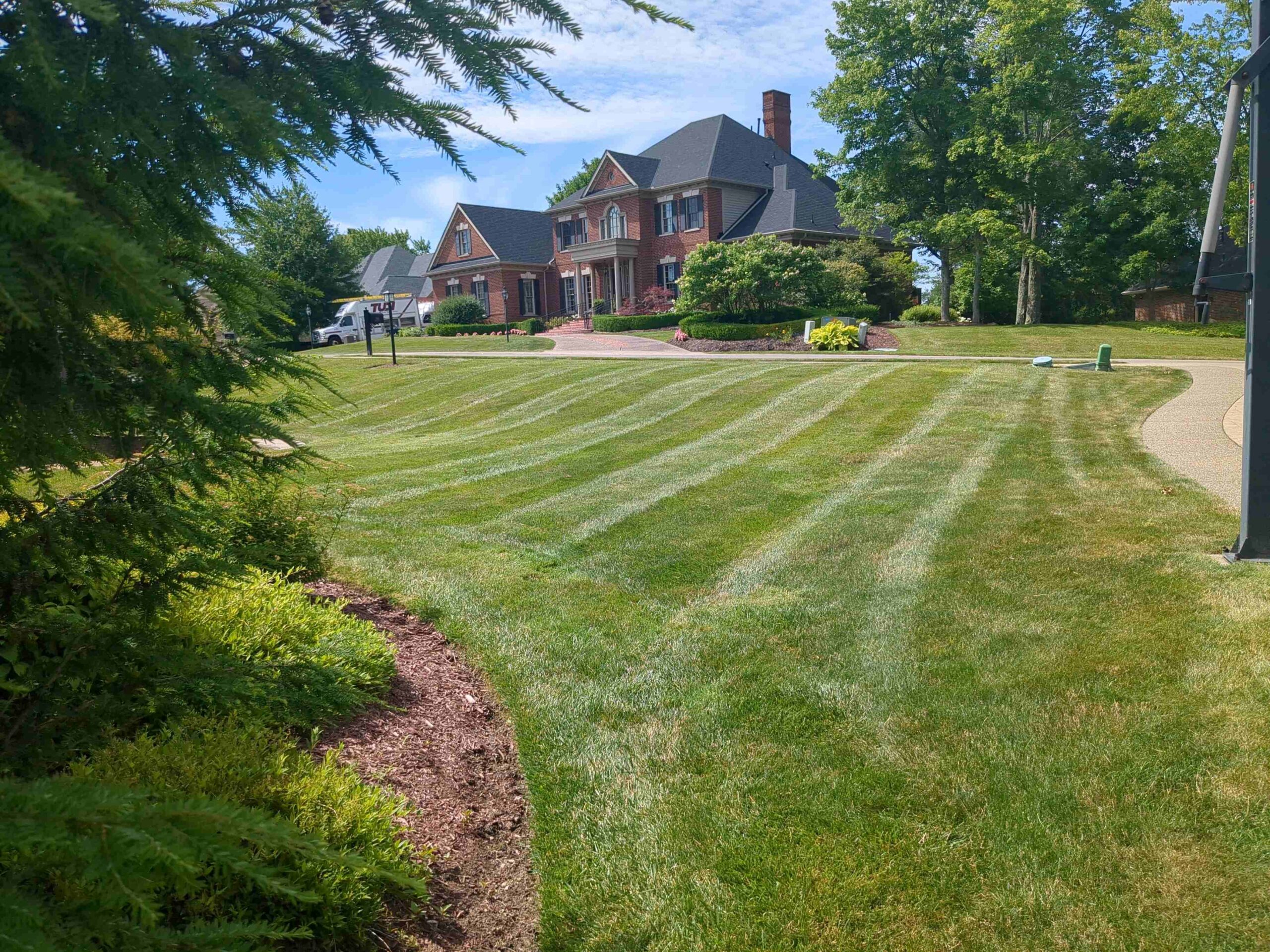 weekly lawn mowing in Pittsburgh